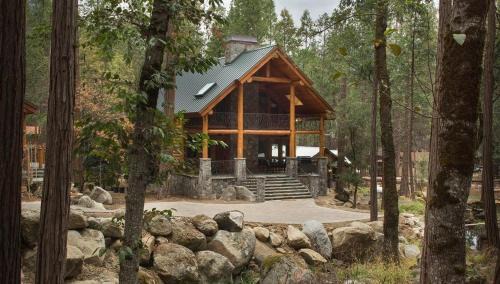 North Wawona Casa | Rustic Retreat