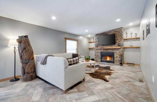 Jonas Casa | Rustic Retreat With Game Haven