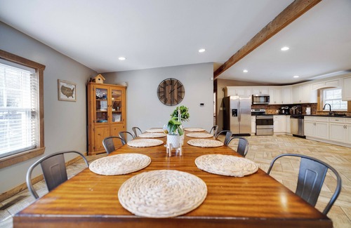 Jonas Casa | Rustic Retreat with Game Haven