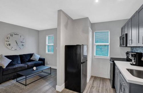 Poinciana Park Apartamento | Rustic Retreats Cozy 1BR For 4 Guests In The Heart Of Fort Lauderdale