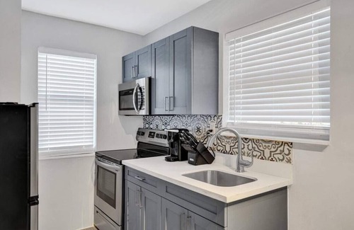Poinciana Park Apartamento | Rustic Retreats: Beachy 1BR in the heart of Fort Lauderdale