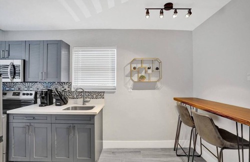 Poinciana Park Apartamento | Rustic Retreats: Beachy 1BR in the heart of Fort Lauderdale