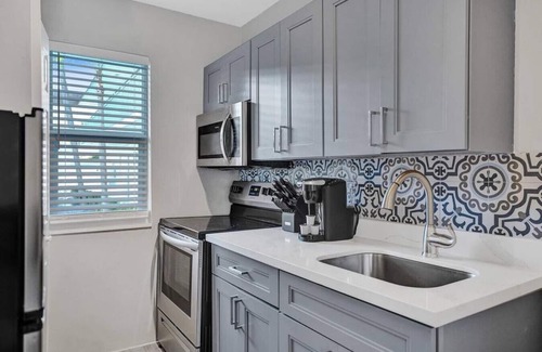 Poinciana Park Apartamento | Rustic Retreats: Beachy 1BR in the heart of Fort Lauderdale