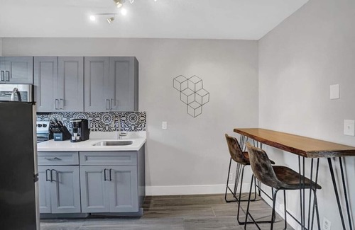 Poinciana Park Apartamento | Rustic Retreats: Beachy 1BR in the heart of Fort Lauderdale