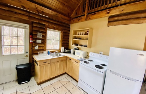 Twin Mountain Cabina | Rustic riverfront cabin- 15 minutes from the Cog Railway and Crawford Notch.