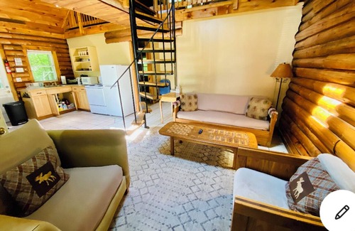 Twin Mountain Cabina | Rustic riverfront cabin- 15 minutes from the Cog Railway and Crawford Notch.
