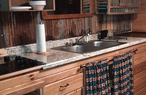 Lafayette County Casa | Rustic romantic lakefront cabin!!