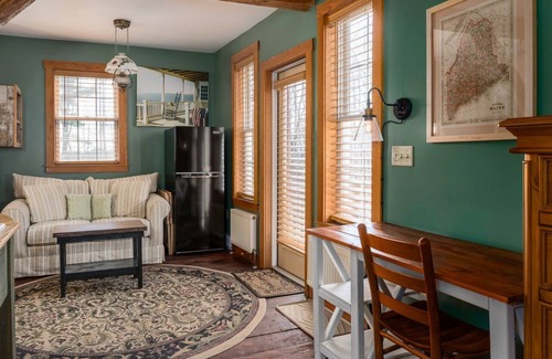 West Lebanon Cabaña | Rustic Rose Cottage of Historic West Lebanon