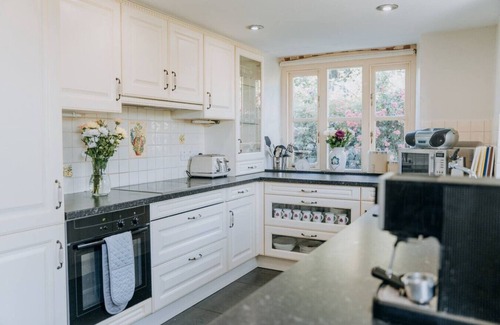 Narberth Casa | Rustic Rural Retreat with BBQ and Soft Play Room