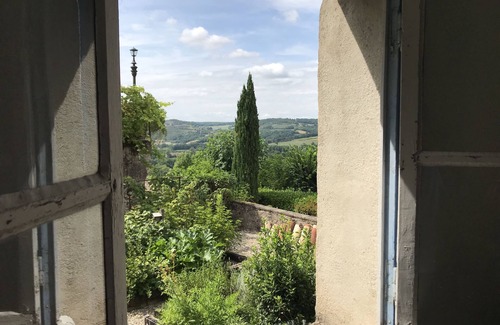 Cordes-sur-Ciel Cabaña | Rústica simplicidad, confort, vistas sublimes y espectacular piscina. Precios reducidos!