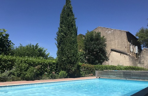 Cordes-sur-Ciel Cabaña | Rústica simplicidad, confort, vistas sublimes y espectacular piscina. Precios reducidos!