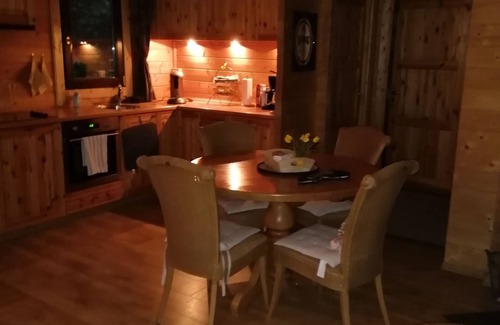 Bomighausen Chalet De Esquí | Rústico chalet de madera situado con impresionantes vistas