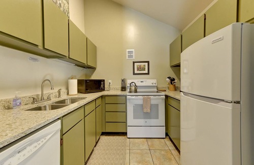 Salt Lake Mountain Resorts Apartamento | Rustic Ski Lodge tiene capacidad para 4 personas, ubicado entre Alta y Snowbird con transporte gratuito a Altas