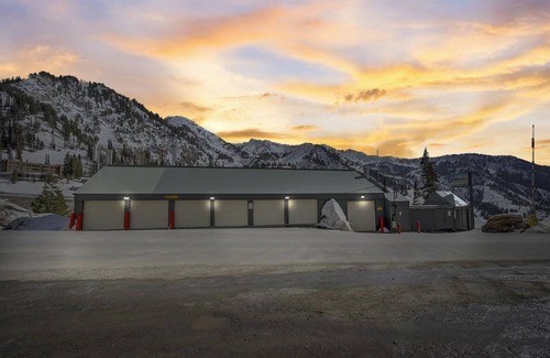 Salt Lake Mountain Resorts Apartamento | Rustic Ski Lodge tiene capacidad para 4 personas, ubicado entre Alta y Snowbird con transporte gratuito a Altas