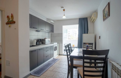 Sector 3 Apartamento | Rustic & Spacious 3BR Apartment