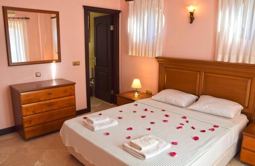 Oludeniz Villa | Villa de piedra rústica con piscina privada y gran jardín cerrado - WIFI GRATIS