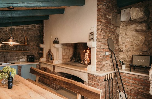 Tribalj Villa | Villa de piedra rústica con piscina privada cerca de Crikvenica