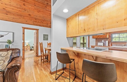 Branson West Cabina | Rustic Stonebridge Cabin, near Silver Dollar City Pools>Golf>Lake>Nature