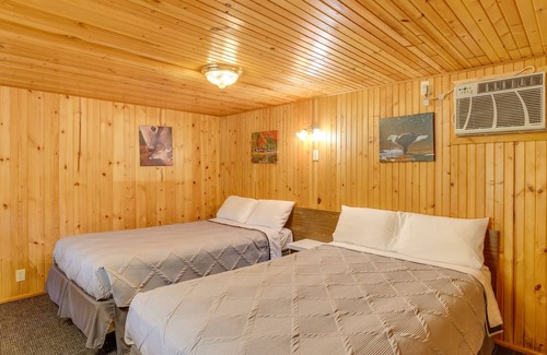 Eagle Rock Apartamento | Rustic Studio w/ Patio on Table Rock Lake!