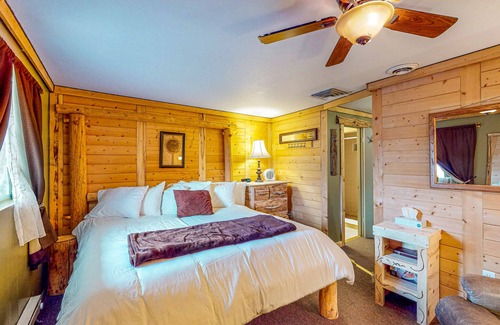Cedaredge Cabina | Rustic studio with stellar shared amenities