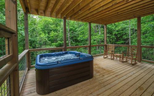 Gatlinburg - Pigeon Forge Villa | Rustic Timber