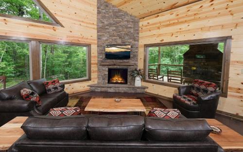 Gatlinburg - Pigeon Forge Villa | Rustic Timber