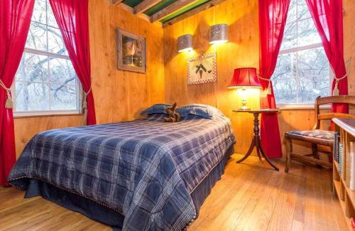Marble Falls Casa | Rustic Two-Bedroom Cabin Rental on Hamilton Creek in Texas Hill Country