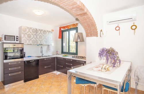Cala Liberotto Villa | Rústica villa con Wi-Fi, aire acondicionado y hermoso jardín