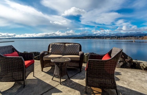 Comox Cabaña | Rustic Waterfront Cottage