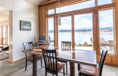 Comox Cabaña | Rustic Waterfront Cottage