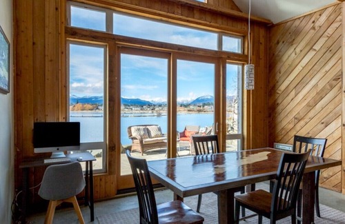 Comox Cabaña | Rustic Waterfront Cottage