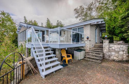 Lion's Head Casa | Rustic Waterfront Cottage W Hot Tub