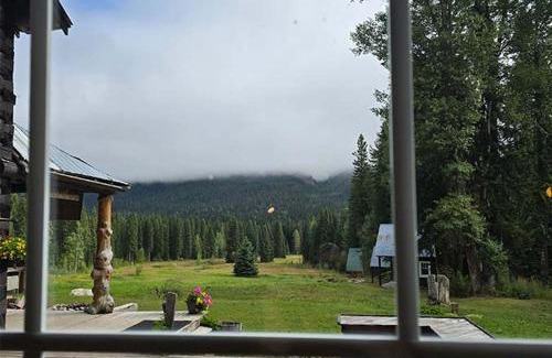 Columbia Valley Chalet De Esquí | Rustic Woodland Cabin at Beaverfoot