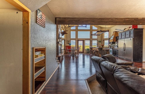 Charlo Casa | Rustically charming 4-bedroom house with WiFi and AC in Charlo
