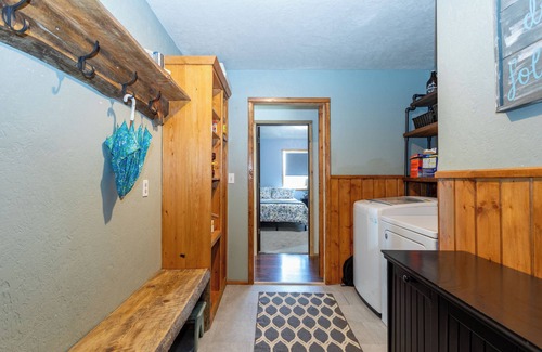 Charlo Casa | Rustically charming 4-bedroom house with WiFi and AC in Charlo