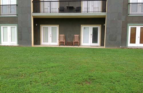 Pigeon Forge Condominio | Condominio recientemente amueblado de 2 habitaciones y 2 baños en Parkway en Pigeon Forge