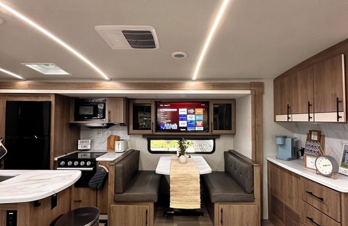 River Ranch Casa | RV in River Ranch, fully equipped, WiFi, Fire pit, outdoor games