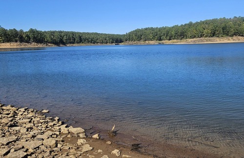 Drasco Alquiler De RV | RV parking spot on the lake!