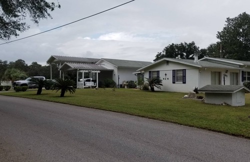 Inverness Alquiler De RV | RV site on Withlacoochee bike trail 46 miles long