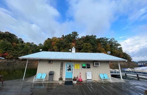 Dandridge Casa | RV There Yet Roomy, Modern Camper on Lake Douglas near Gatlinburg & Pigeon Forge