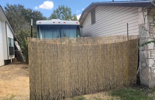 Kirby Casa | RV w/master bedroom, full bath & kitchen.
