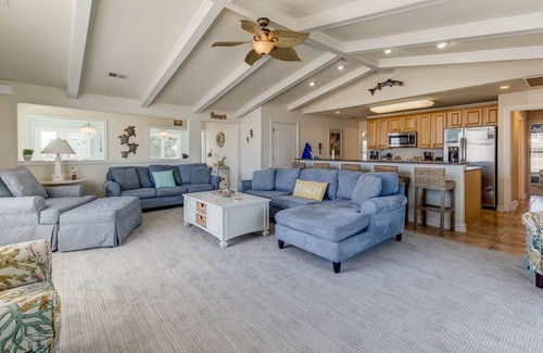 Sandbridge Casa | RVAcation | 98 pies de la playa | Piscina privada, jacuzzi