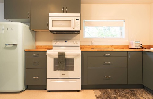 Rye Apartamento | Rye Motor Inn - Deluxe King Studio Apartment - ADULTS ONLY