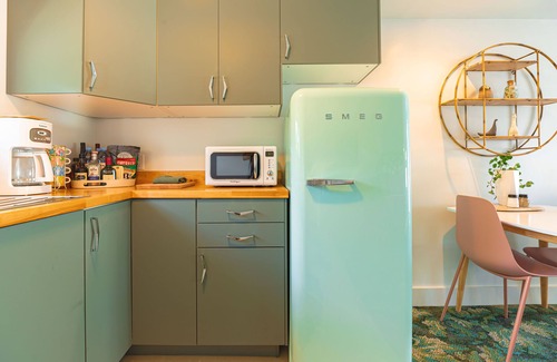 Rye Apartamento | Rye Motor Inn - Deluxe Queen Studio Apartment - ADULTS ONLY