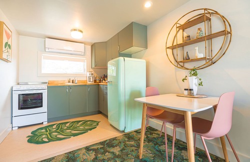 Rye Apartamento | Rye Motor Inn - Deluxe Queen Studio Apartment - ADULTS ONLY
