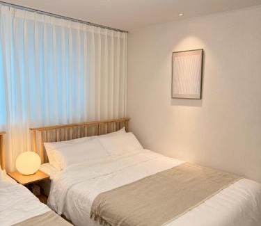 Seokchon-dong Casa | Rym Stay, Cozy 2BR, 3 Beds with Kitchen near Lotte Tower, Lotte World, KSPO Dome, & COEX