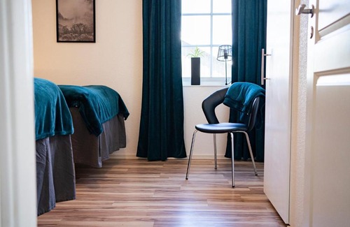 Skurup Apartamento | Rymligt radhus med trädgård & parkering