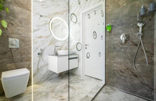 Lviv City Center Apartamento | Rynok Square city center two bedroom apartment!