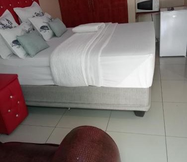 Mahikeng Cama Y Desayuno | RZ. GUESTHOUSE MAFIKENG