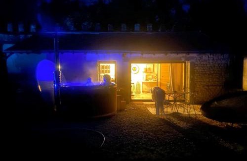 Saint-Cyran-du-Jambot Casa | Séjour Historique au Domaine de Migny : Gîte avec Bain Nordique et Piscine - FR-1-591-731